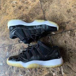 Jordan 11 Retro Low Barons Size 4y
Women's Size 5.5